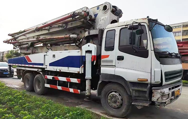 Isuzu Chassis - Zoomlion 47 Meter Boom Truck Concrete Pump Specs